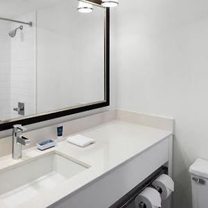 One-Bedroom Corner King Suite